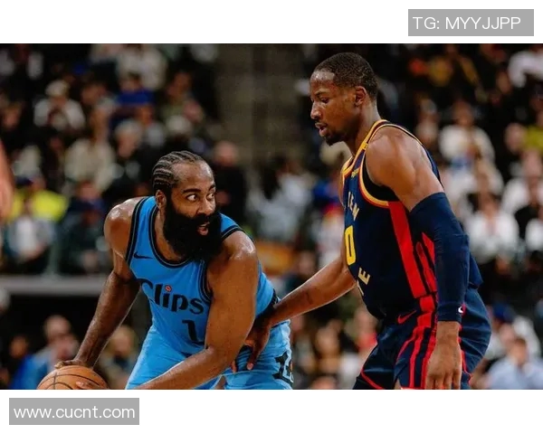 勇士与快船激战正酣赛场精彩瞬间回顾与分析 勇士与快船激战正酣赛场精彩瞬间回顾与分析